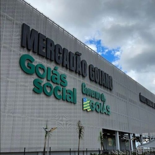 AÇO GALVANIZADO RETROILUMINADO DE DIA