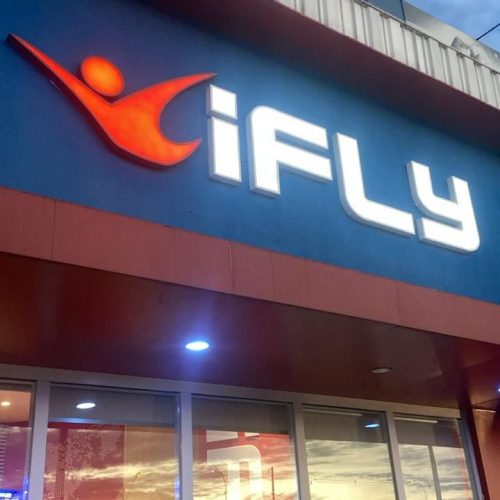 LETRA CAIXA COM ILUMINAÇÃO INTERNA